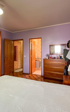 Casa à venda com 354m², 4 quartos e 4 vagasSuíte