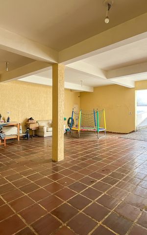 Casa à venda com 354m², 4 quartos e 4 vagasGaragem