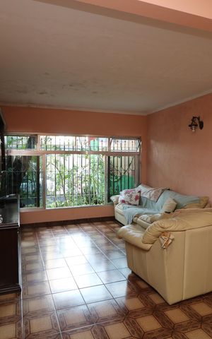Casa à venda com 224m², 3 quartos e 4 vagasSala