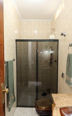 Casa à venda com 224m², 3 quartos e 4 vagasBanheiro da Suíte
