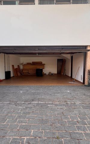 Casa à venda com 768m², 4 quartos e 12 vagas Casa à venda com 768m², 4 quartos e 12 vagasÁrea Externa