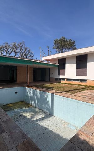 Casa à venda com 768m², 4 quartos e 12 vagas Casa à venda com 768m², 4 quartos e 12 vagasÁrea Externa