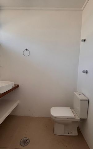 Casa à venda com 768m², 4 quartos e 12 vagas Casa à venda com 768m², 4 quartos e 12 vagasBanheiro da Suíte
