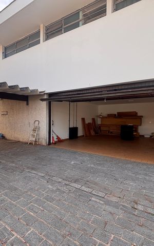 Casa à venda com 768m², 4 quartos e 12 vagas Casa à venda com 768m², 4 quartos e 12 vagasÁrea Externa