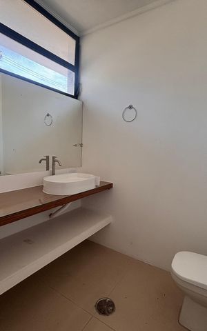 Casa à venda com 768m², 4 quartos e 12 vagas Casa à venda com 768m², 4 quartos e 12 vagasBanheiro da Suíte