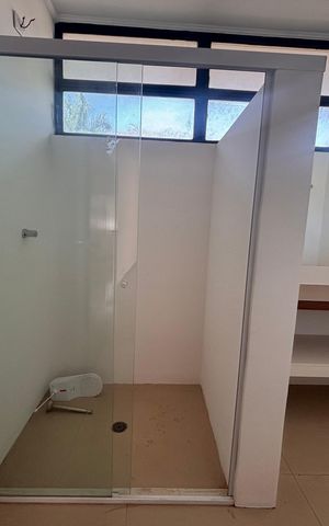 Casa à venda com 768m², 4 quartos e 12 vagas Casa à venda com 768m², 4 quartos e 12 vagasBanheiro da Suíte