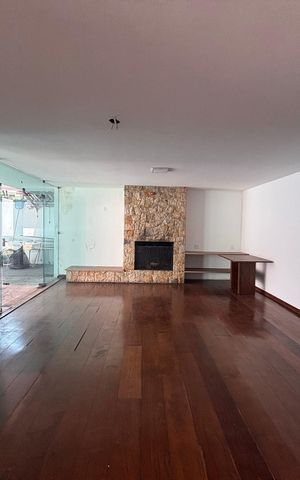 Casa à venda com 768m², 4 quartos e 12 vagas Casa à venda com 768m², 4 quartos e 12 vagasSala 1