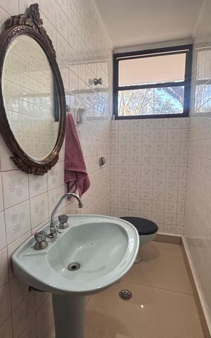 Casa à venda com 768m², 4 quartos e 12 vagas Casa à venda com 768m², 4 quartos e 12 vagasLavabo