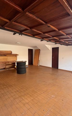 Casa à venda com 768m², 4 quartos e 12 vagas Casa à venda com 768m², 4 quartos e 12 vagasGaragem
