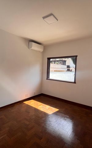 Casa à venda com 768m², 4 quartos e 12 vagas Casa à venda com 768m², 4 quartos e 12 vagasSuíte