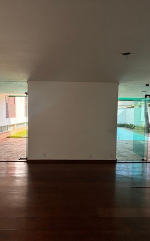 Casa à venda com 768m², 4 quartos e 12 vagas Casa à venda com 768m², 4 quartos e 12 vagasSala 1