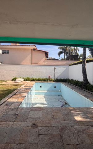 Casa à venda com 768m², 4 quartos e 12 vagas Casa à venda com 768m², 4 quartos e 12 vagasÁrea Externa