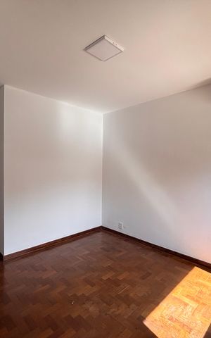 Casa à venda com 768m², 4 quartos e 12 vagas Casa à venda com 768m², 4 quartos e 12 vagasSuíte