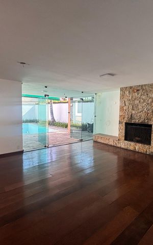 Casa à venda com 768m², 4 quartos e 12 vagas Casa à venda com 768m², 4 quartos e 12 vagasSala 1