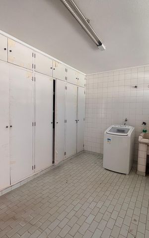 Casa à venda com 768m², 4 quartos e 12 vagas Casa à venda com 768m², 4 quartos e 12 vagasÁrea de Serviço