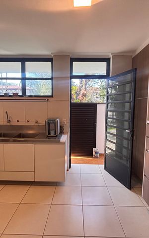 Casa à venda com 768m², 4 quartos e 12 vagas Casa à venda com 768m², 4 quartos e 12 vagasCozinha