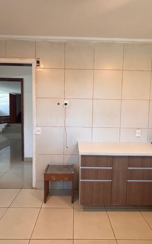 Casa à venda com 768m², 4 quartos e 12 vagas Casa à venda com 768m², 4 quartos e 12 vagasCozinha