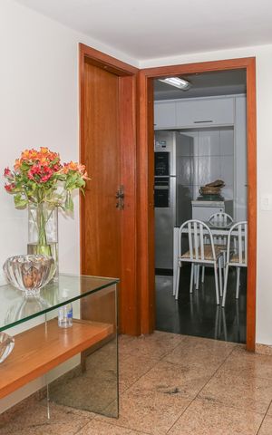 Apartamento à venda com 170m², 4 quartos e 3 vagas Apartamento à venda com 170m², 4 quartos e 3 vagasEntrada
