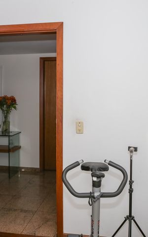 Apartamento à venda com 170m², 4 quartos e 3 vagas Apartamento à venda com 170m², 4 quartos e 3 vagasEscritório