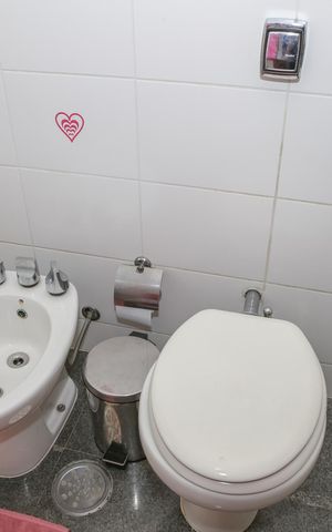 Apartamento à venda com 170m², 4 quartos e 3 vagas Apartamento à venda com 170m², 4 quartos e 3 vagasBanheiro da Suíte 2