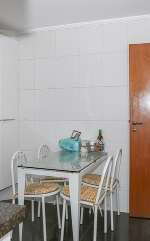 Apartamento à venda com 170m², 4 quartos e 3 vagas Apartamento à venda com 170m², 4 quartos e 3 vagasCozinha