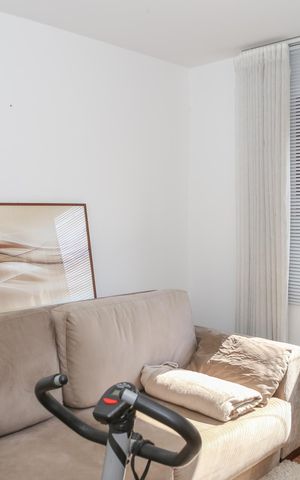 Apartamento à venda com 170m², 4 quartos e 3 vagas Apartamento à venda com 170m², 4 quartos e 3 vagasEscritório