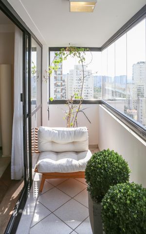 Apartamento à venda com 170m², 4 quartos e 3 vagas Apartamento à venda com 170m², 4 quartos e 3 vagasSacada