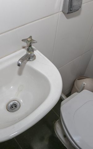 Apartamento à venda com 170m², 4 quartos e 3 vagas Apartamento à venda com 170m², 4 quartos e 3 vagasBanheiro de Serviço