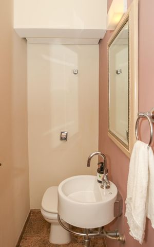 Apartamento à venda com 170m², 4 quartos e 3 vagas Apartamento à venda com 170m², 4 quartos e 3 vagasLavabo