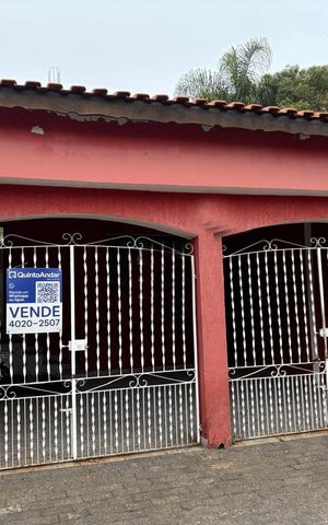 Casa à venda com 140m², 3 quartos e 2 vagasFachada