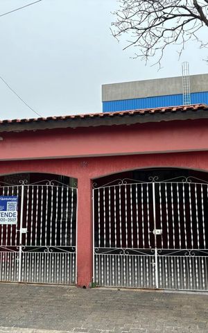 Casa à venda com 140m², 3 quartos e 2 vagasFachada