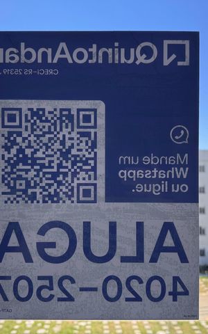 Apartamento à venda com 45m², 2 quartos e 1 vaga Apartamento à venda com 45m², 2 quartos e 1 vagaPlaquinha janela