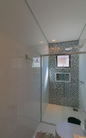 Casa à venda com 380m², 5 quartos e 4 vagas Casa à venda com 380m², 5 quartos e 4 vagasBanheiro 1