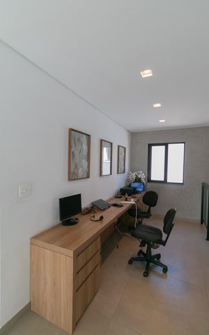 Casa à venda com 380m², 5 quartos e 4 vagas Casa à venda com 380m², 5 quartos e 4 vagasEscritório