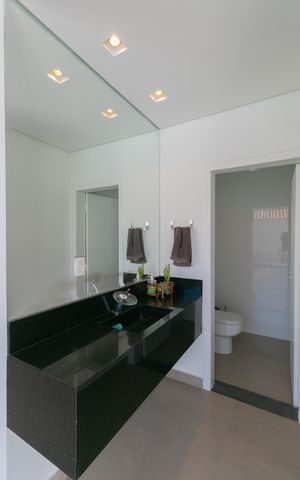 Casa à venda com 380m², 5 quartos e 4 vagas Casa à venda com 380m², 5 quartos e 4 vagasÁrea de Serviço