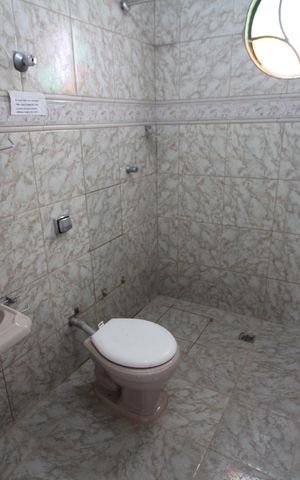 Casa à venda com 450m², 4 quartos e 6 vagasBanheiro 2