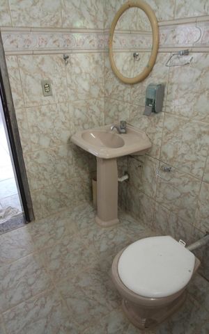 Casa à venda com 450m², 4 quartos e 6 vagasBanheiro 2