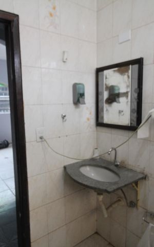 Casa à venda com 450m², 4 quartos e 6 vagasBanheiro 1