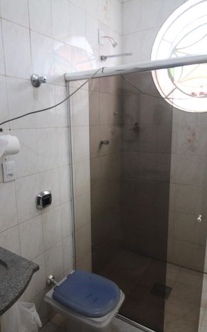 Casa à venda com 450m², 4 quartos e 6 vagasBanheiro 1