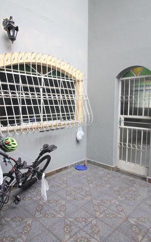 Casa à venda com 450m², 4 quartos e 6 vagasÁrea de Serviço
