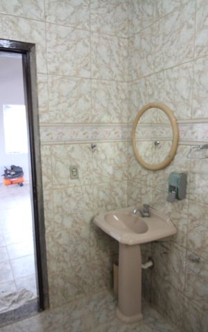 Casa à venda com 450m², 4 quartos e 6 vagasBanheiro 2