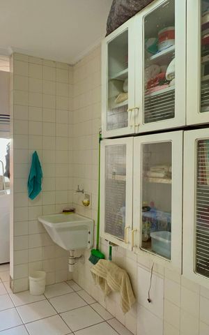 Apartamento à venda com 160m², 4 quartos e 2 vagas Apartamento à venda com 160m², 4 quartos e 2 vagasÁrea de Serviço