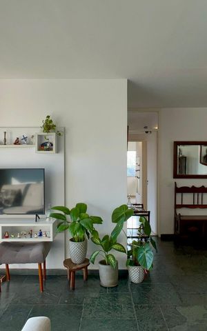 Apartamento à venda com 160m², 4 quartos e 2 vagas Apartamento à venda com 160m², 4 quartos e 2 vagasSala de TV