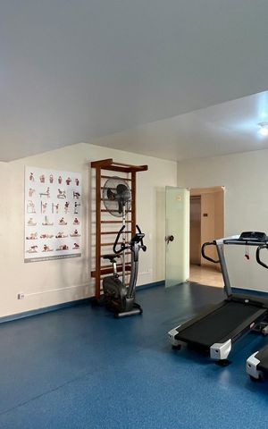 Apartamento à venda com 160m², 4 quartos e 2 vagas Apartamento à venda com 160m², 4 quartos e 2 vagasÁrea comum - Academia