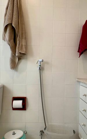 Apartamento à venda com 160m², 4 quartos e 2 vagas Apartamento à venda com 160m², 4 quartos e 2 vagasBanheiro da Suíte 1