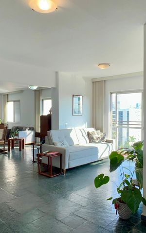 Apartamento à venda com 160m², 4 quartos e 2 vagas Apartamento à venda com 160m², 4 quartos e 2 vagasSala de TV