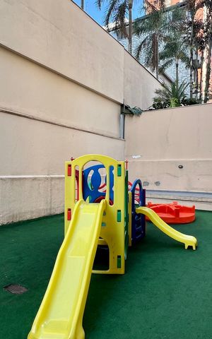 Apartamento à venda com 160m², 4 quartos e 2 vagas Apartamento à venda com 160m², 4 quartos e 2 vagasPlayground