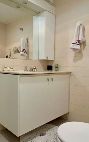 Apartamento à venda com 160m², 4 quartos e 2 vagas Apartamento à venda com 160m², 4 quartos e 2 vagasBanheiro Social