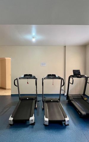 Apartamento à venda com 160m², 4 quartos e 2 vagas Apartamento à venda com 160m², 4 quartos e 2 vagasÁrea comum - Academia