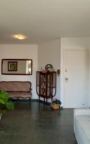 Apartamento à venda com 160m², 4 quartos e 2 vagas Apartamento à venda com 160m², 4 quartos e 2 vagasSala de TV